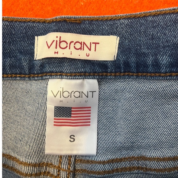 Vibrant M.I.U. Dark blue pleated high rise denim short NWT - Picture 8 of 9